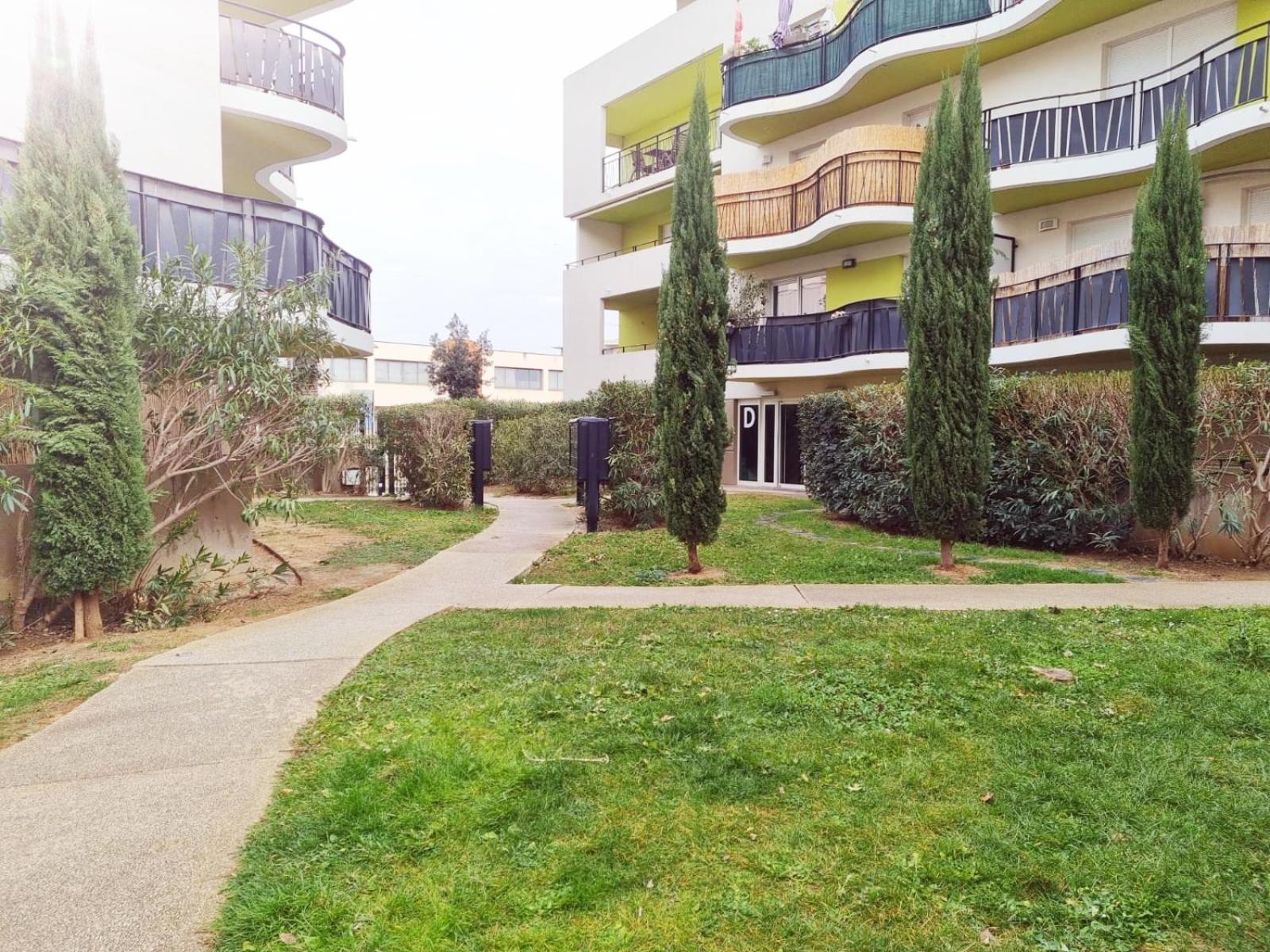 Grand Avec Garage Et Terrasse Appartement