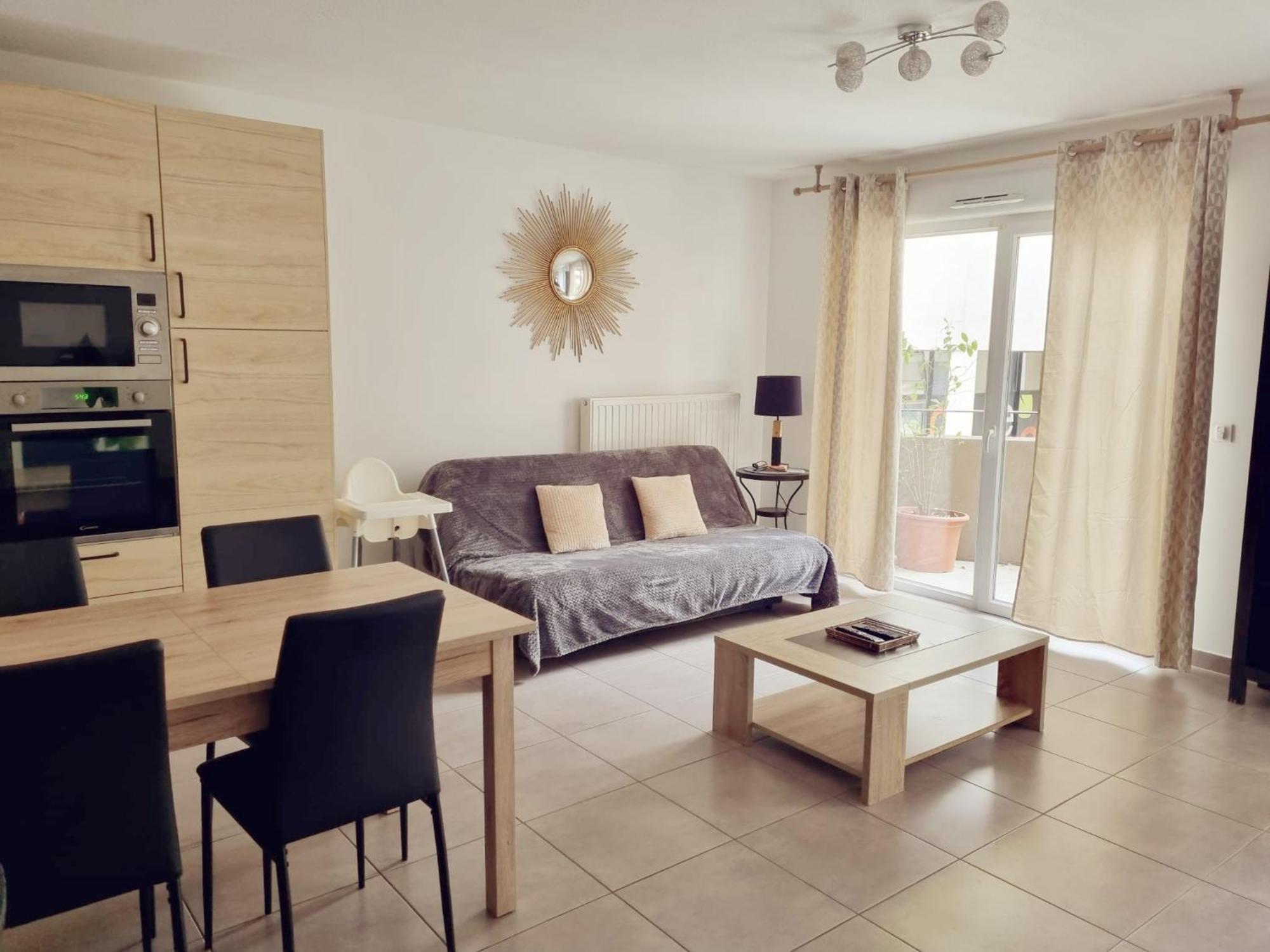 Grand Avec Garage Et Terrasse Appartement *
