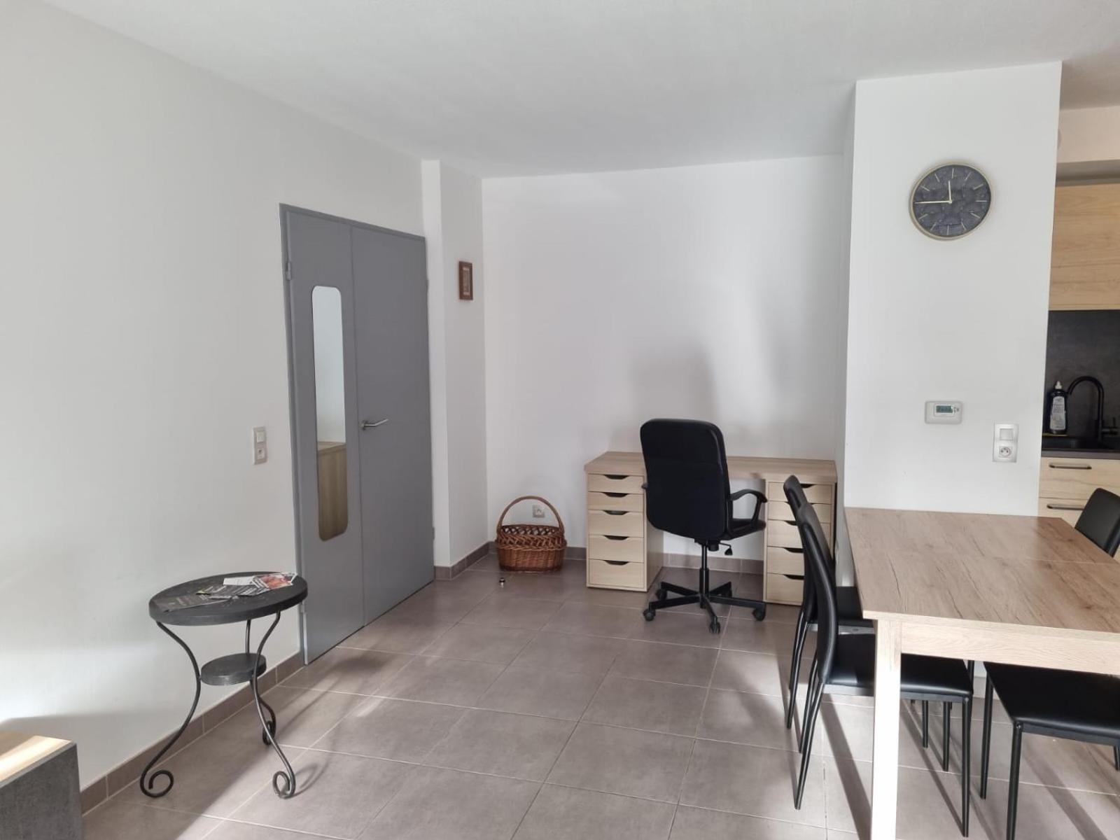 Appartement Grand Avec Garage Et Terrasse