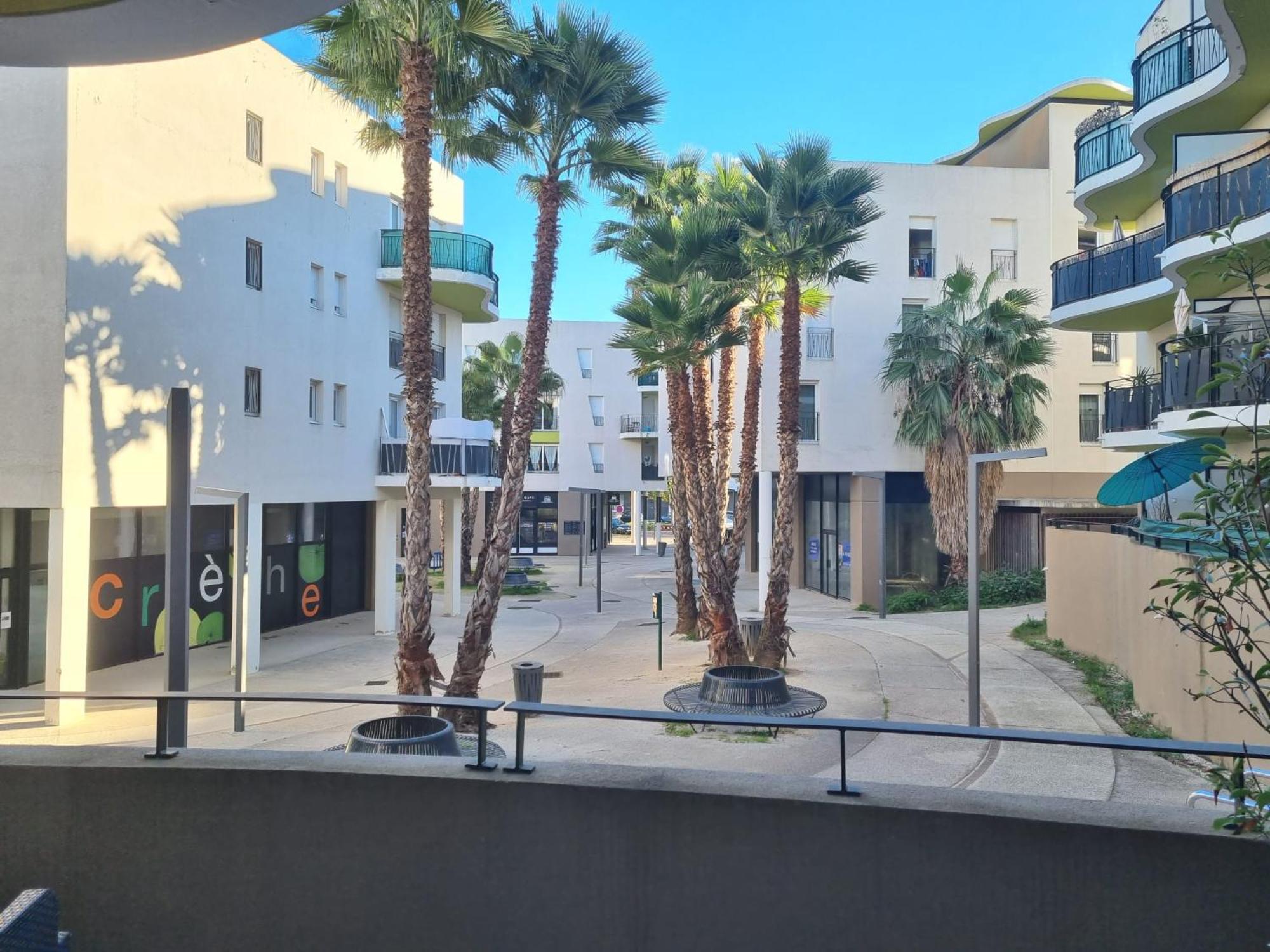 Grand Avec Garage Et Terrasse